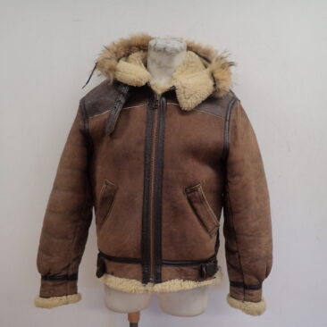 SCHOTT B-3 ムートンジャケット リペア有り。 SCHOTT B-3 ムートンジャケット リペア有り。 80s