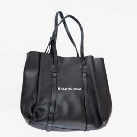 バレンシアガ バッグ ハンドル交換 作業前