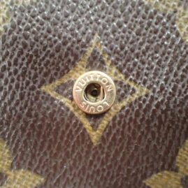 ルイヴィトン 財布 オリジナルスナップボタン