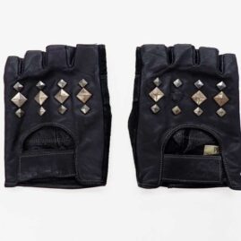 スタッズ付きグローブ　クリーニング　作業前