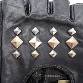 スタッズ付きグローブ　クリーニング　アップ　作業後