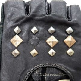 スタッズ付きグローブ　クリーニング　アップ　作業前