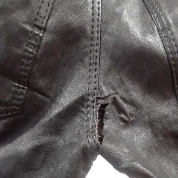 ディオールオム　パンツ　破れ補修　作業前